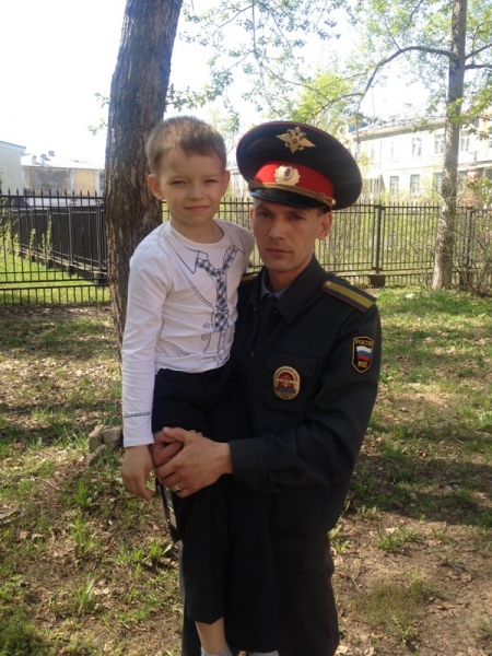 В Березниках полицейский спас на пожаре 9-летнего мальчика