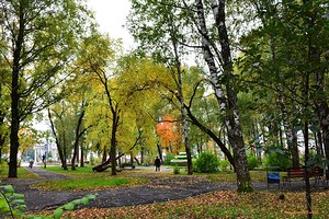 В ТРИУГОЛЬНОМ СКВЕРЕ