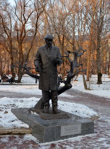 Памятник Миндовскому
(Треугольный сквер)